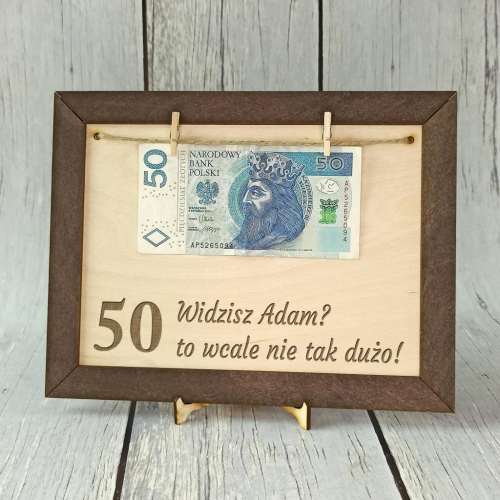 Ramka na pieniądze z grawerem śmieszny prezent na 50 urodziny